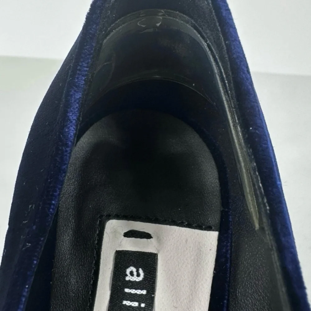 Alice & Olivia Sapphire Blue Velvet Heels Stitch Details